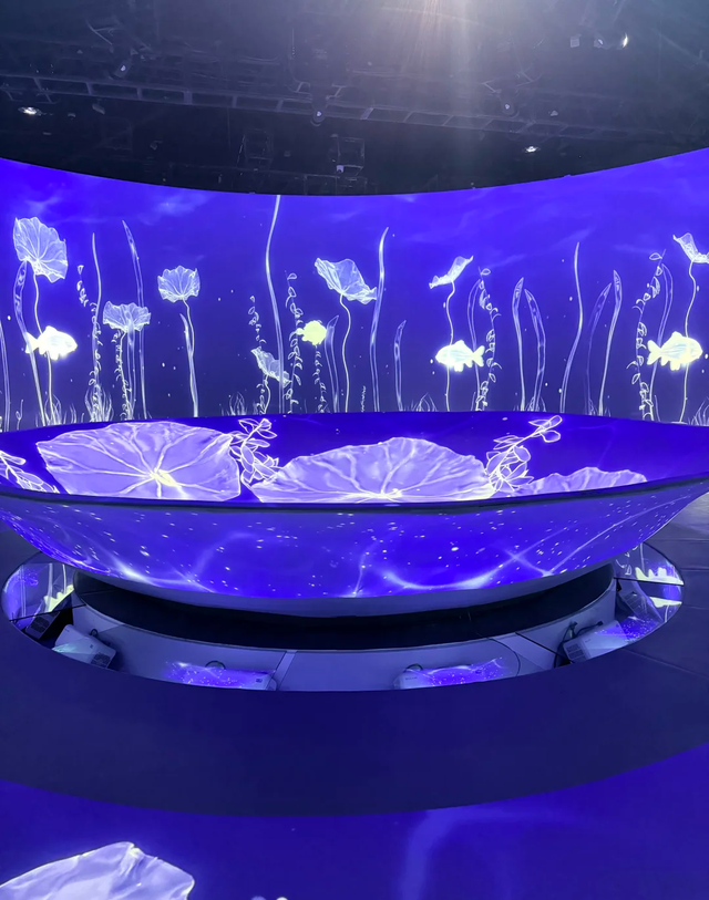 上海外滩一展览突然火了！不用去北京，沉浸式走进故宫光影世界