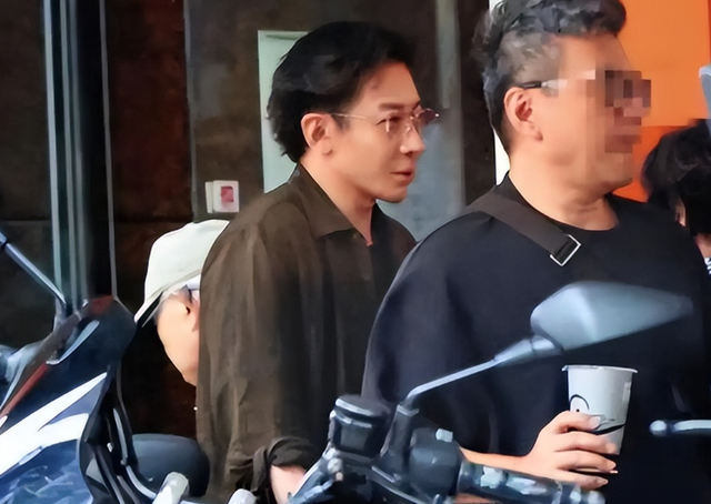 钱再多有什么用？抗癌一年瘦到脱相的49岁刘谦，不还是要认清现实