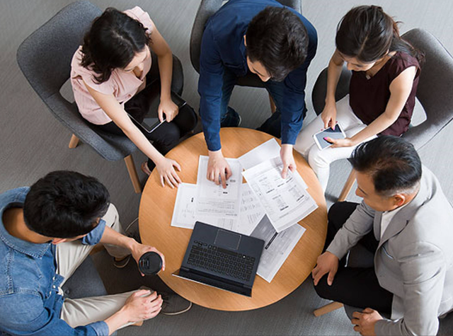 我们都被“预制人”坑惨了？你以为在讲道理，其实早就入局