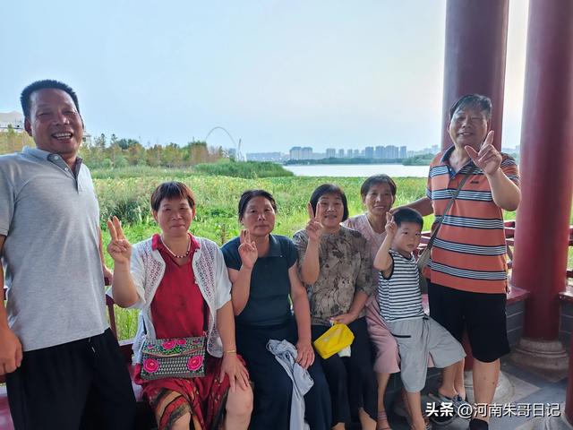 兄妹7人旅游的故事笫二集《用河南豫菜招待4个妹妹和一个兄弟》