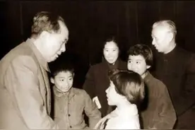 75年毛主席婉拒西柏坡熟人探望，当得知名字后立即吩咐：快请进来图片