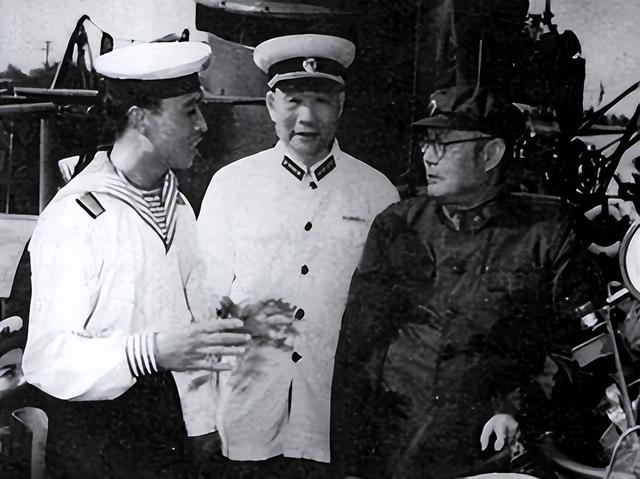 1987年萧劲光被一则新闻激怒，质问刘华清：谁说中国不准备建航母