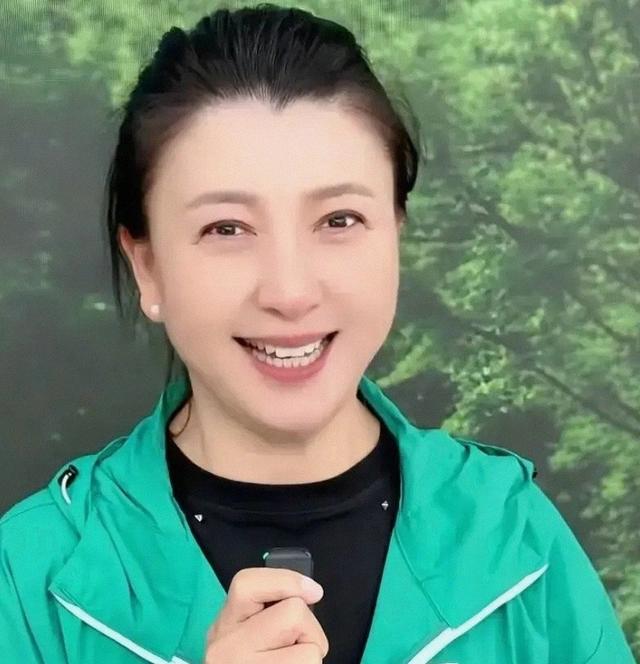 身正不惧影子斜！人民网点明路，闫学晶若照做，质疑者将无话可说