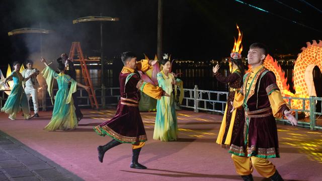 新疆和田歌舞走进四川阆中 两地文化交流绽放新彩