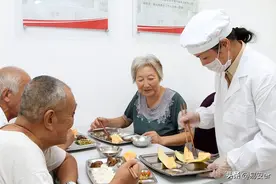 送婆婆去养老院2年后，真心建议：老了尽量不要去养老院图片