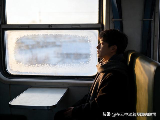 12月20日白羊座桃花运：主动出击，桃花直接撞满怀！