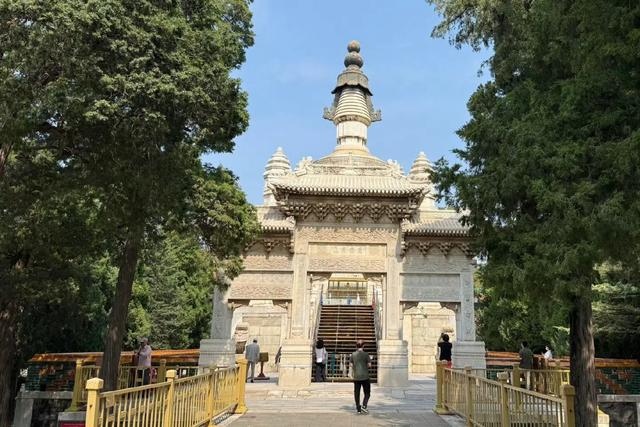 北京西黄寺：顺治为班禅而建，暗藏“金刚宝座塔”之谜！