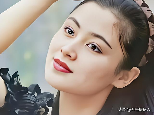 长得太美被导演占为己有，4年后生下大明星儿子，17岁就成男一号