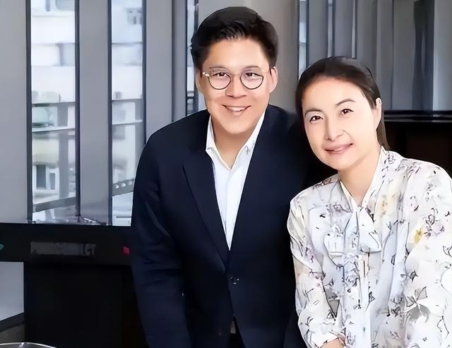 霍震霆也没想到，被寄予厚望的儿媳郭晶晶	，竟遭到一个这么大教训