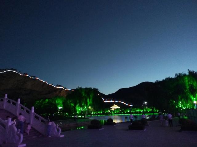 夜色中的水上公园