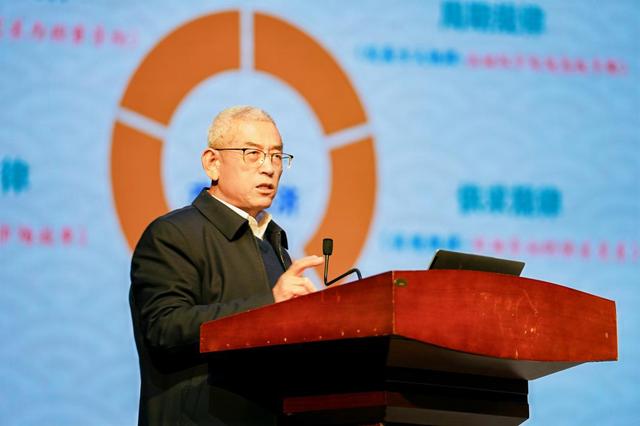 延安城投集团举办“国有企业如何走好转型发展之路”大讲堂活动