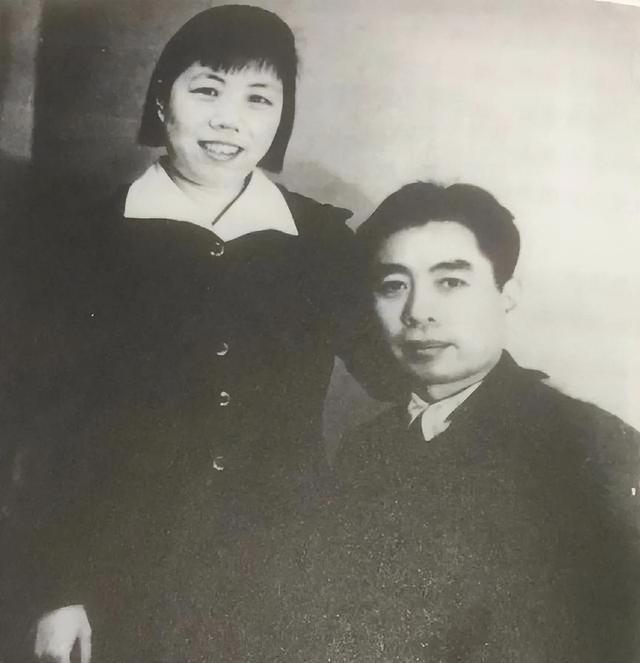 李鹏总理有多帅？1965年和两个儿子的合影，他长相出众，气质不凡