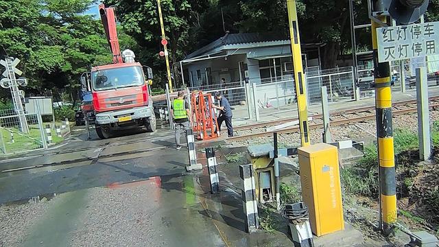 塘朗山郊野公园火车道口与绿平二路段，爬坡酸爽，骑友的天堂
