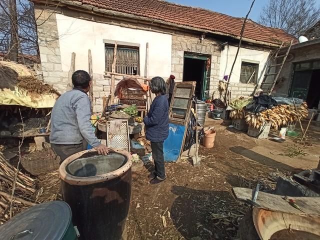 叔叔，我妈让你上去坐坐，8岁女孩对我说，她妈妈是单身女邻居