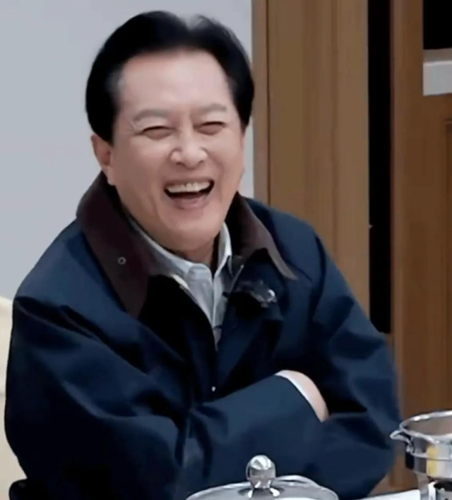 善恶终有报！73岁唐国强疯狂捞金有目的，两个残疾儿子遭“反噬”