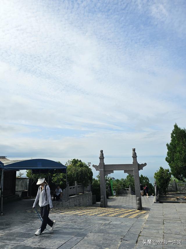拜祖请上始祖山中天门，寻根请爬始祖山轩辕庙，寻根拜祖强身健体