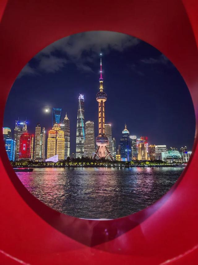 为了这些超绝的Citywalk机位，总要逛一趟上海吧~