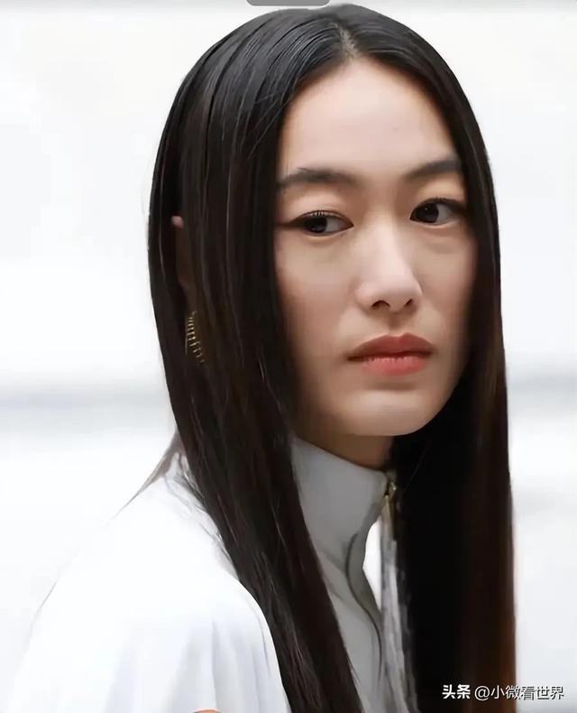 北京酒会太真实,吉娜“假胸”尴尬,娜然脸肿胀,秦舒培一脸男相