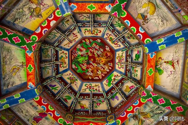 被一个沙石场和六个码头包围的法济禅寺，竟然内含关帝庙和小普陀