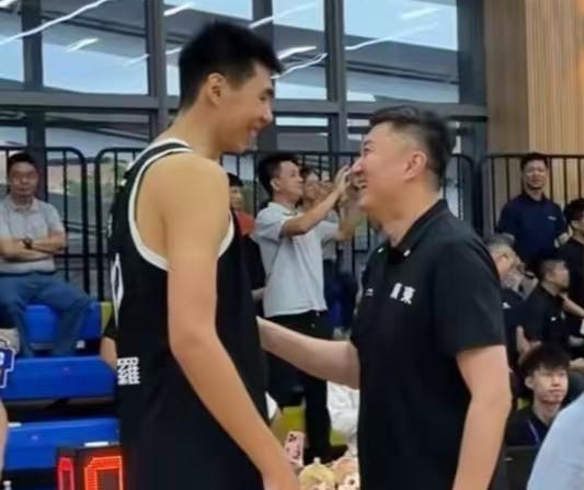 狂轰46+21+6！广东双子星爆发，黄明依16篮板，二飞离开竞争加剧