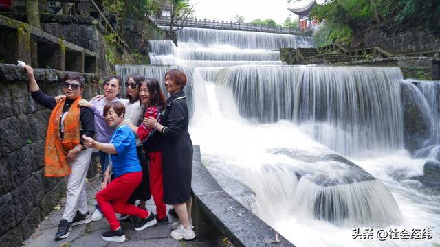 每日一景|中国唯一城市瀑布·云南腾冲叠水河瀑布