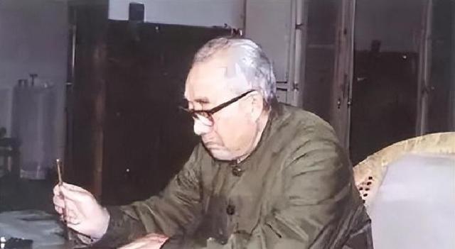 50年，聂荣臻建议毛主席免除徐向前职务，毛主席：如徐同意可照办