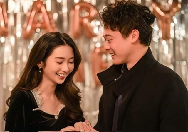 恭喜！香港人气女星宣布生女，狠甩前男友，未婚先孕如愿嫁入豪门
