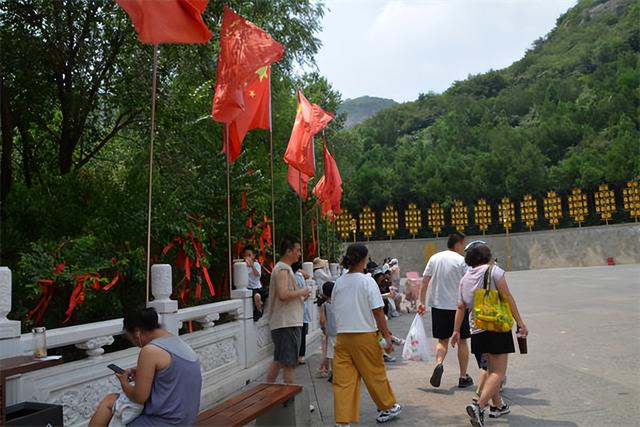 夏末初秋游蒙山，气候宜人，踏着历史的足迹感受千年的沧桑与传奇
