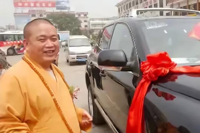 不查不知道一查吓一跳，掌管少林寺的释永信，私下到底有多豪横