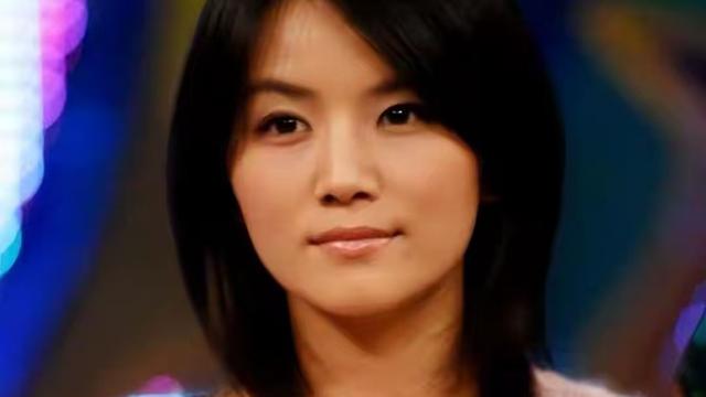 与陈思诚恋爱，和富豪老公闪婚闪离，41岁独自抚养女儿的她成赢家
