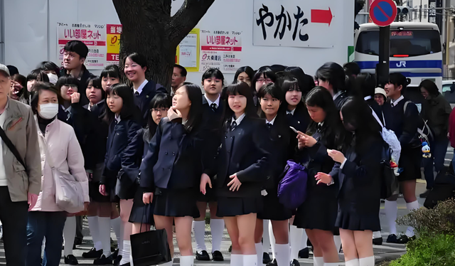 大量日本游客涌入北京，打着旅游幌子不去旅游不吃美食；为啥来？