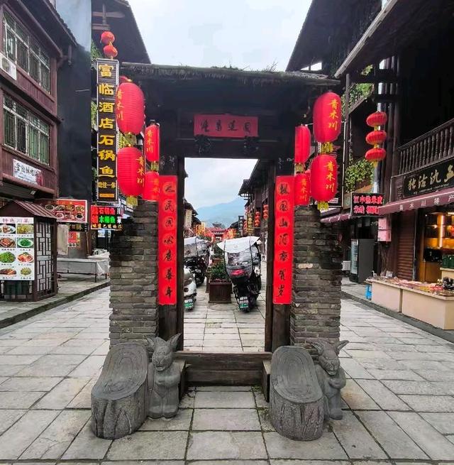 游览汉中市的青木川古镇