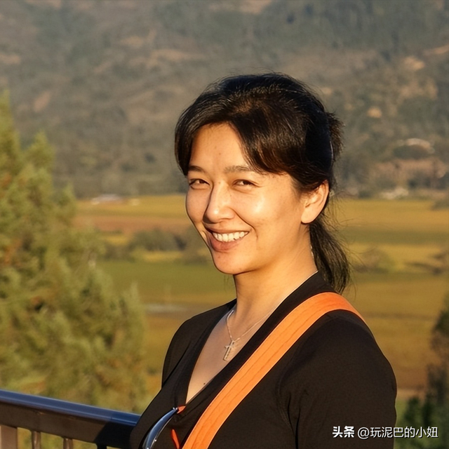 钱再多有什么用？58岁身家过亿的江珊，每天为27岁女儿操碎了心