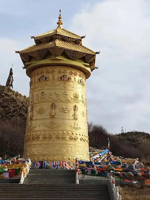 肃南秘境：祁连山下的小城藏着比张掖更野的丹霞与守护雪山的民族