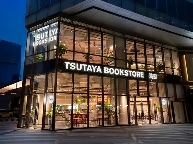 书店退潮，年轻人又冲去博物馆买文创了