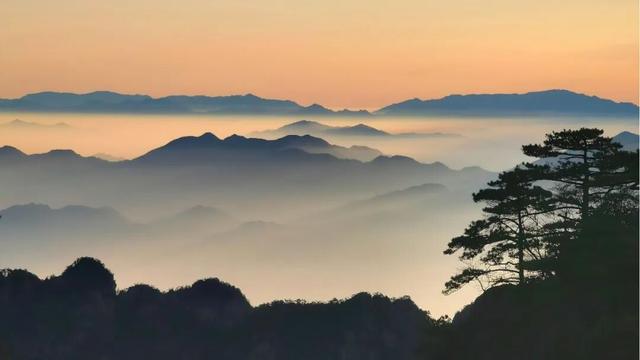 黄山冬日美景“开挂”雾凇、佛光、云海、日出日落出镜，美到失语