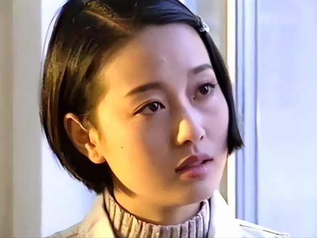 面相变了！49岁的马伊琍眼里的光消失了，王菲说果然没错