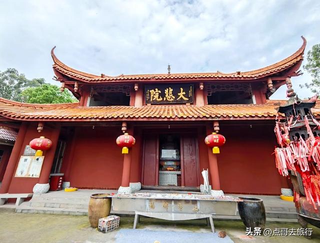 成都黄龙溪被冷落的寺庙，位置堪称绝佳，现32尊观音化身像！