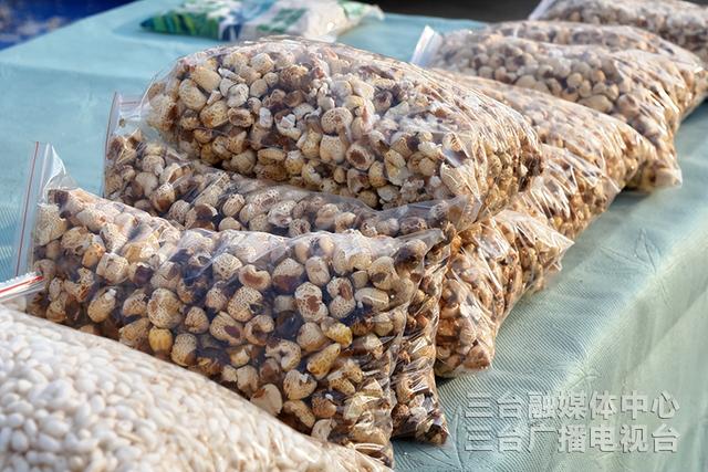 冬日暖阳“点燃”凤凰山山间烟火气