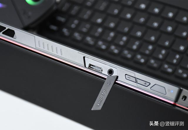 国产“便携式”显卡上手简评：搭载AMD 7800M独显，丰富接口设计