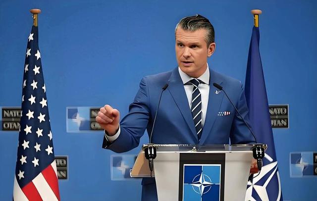 特朗普已连炸7国	，美防长逼中国往后退，102架次美军机分批进南海