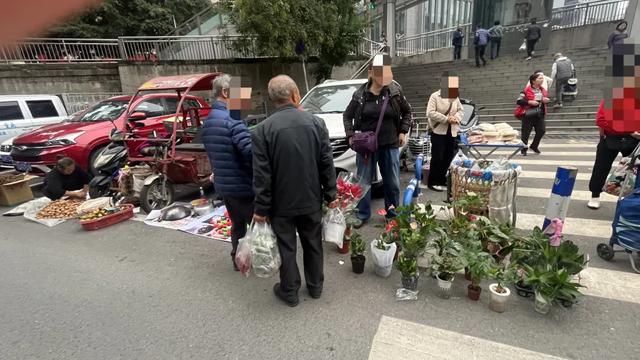 轨道直达的赶场地!地方超大,东西多,买菜这些超方便