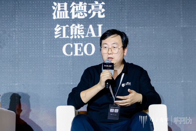 2000+人次 70余位大咖辩AI下半场	，2025甲子引力年终盛典圆满落幕