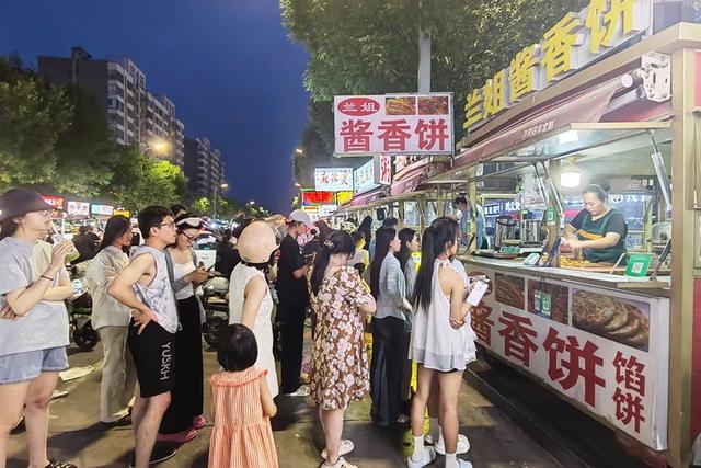 醉美夜聊城①丨来夜市，逛吃逛吃~
