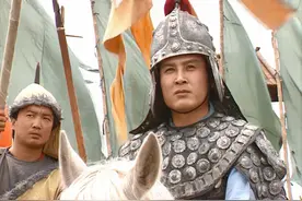 葭萌关外马超挑战，刘备为何拦住赵云让张飞出战？诸葛亮心知肚明图片
