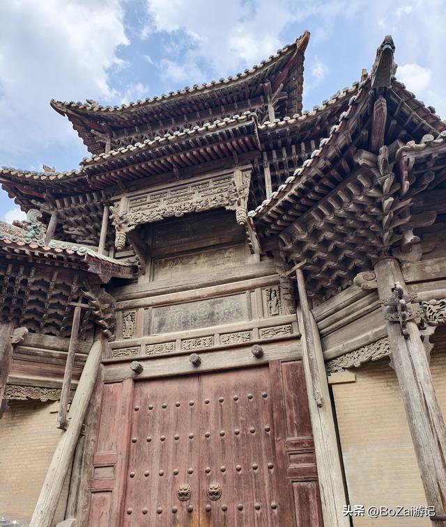 窄巷闯进城隍庙，古柏广场豁然开朗，压缩美学惊艳
