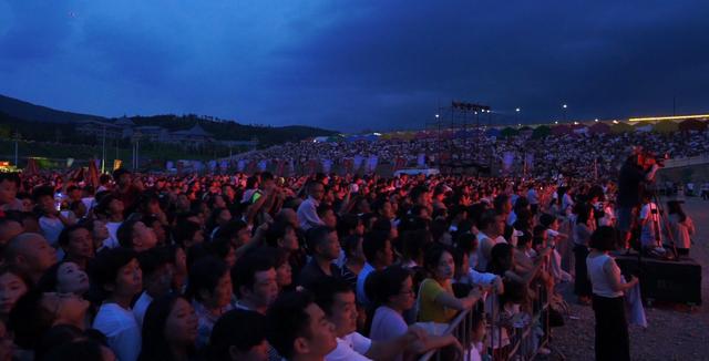 盘州：燃情夏日！万人共度篝火狂欢夜