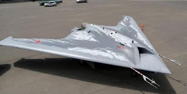 俄罗斯放出新招：“幽灵战机”迪拜登场，绝不愿被中美拉开差距