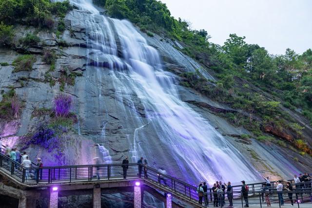 北海道要蹭望仙谷的流量？原来外国人不懂中国原创文旅的流量密码