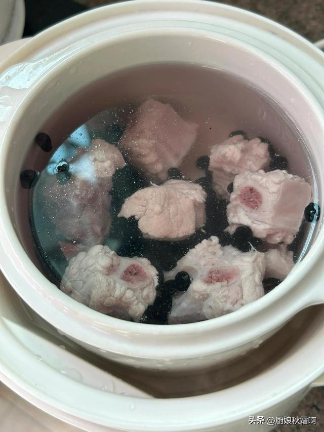 它被誉为“人体清洁工”，隔天吃一次，阴阳双补，头发乌黑浓密